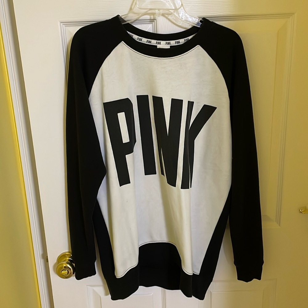 VINTAGE VICTORIA’S SECRET PINK BLACK & WHITE LOGO CREWNECK